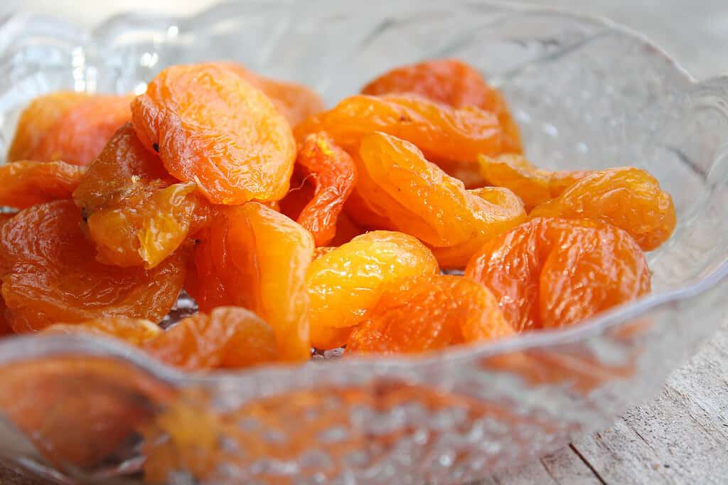 آلو بخارا بدون پوست پردازش شده با دقت ویژه و بافت یکنواخت